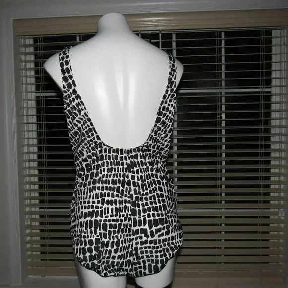 TRIMSHAPER Black White One-piece Swimsuit Size 16 - Picture 3 of 5